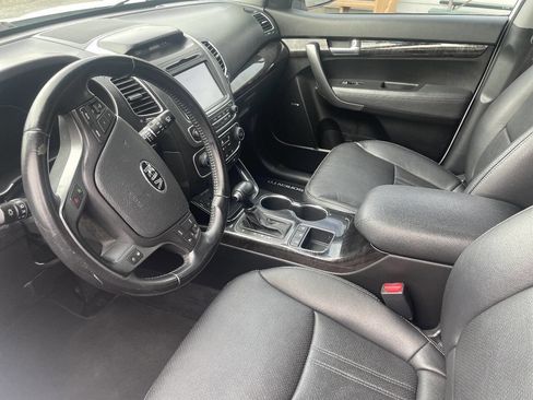 Used 2014 Kia Sorento EX w/ EX V6 Touring Package AWD/4WD image 4