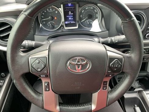 Used 2022 Toyota Tacoma SR5 w/ Technology Package AWD/4WD image 19