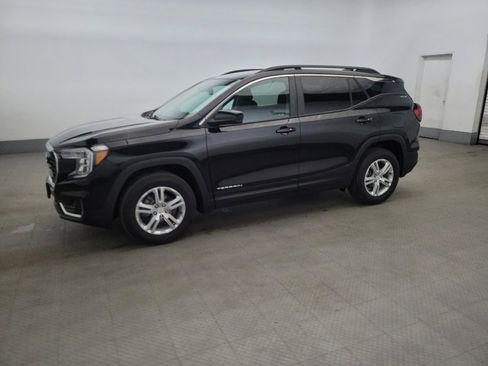 Used 2022 GMC Terrain SLE w/ Driver Convenience Package image 2