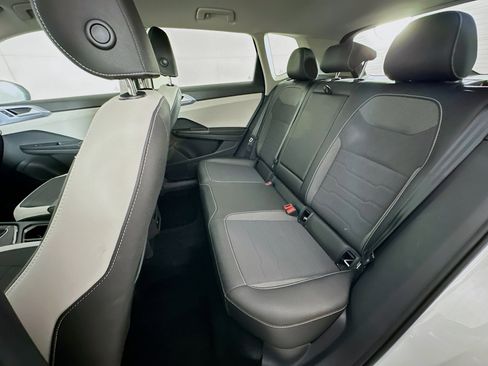 Used 2025 Volkswagen Taos SE image 26