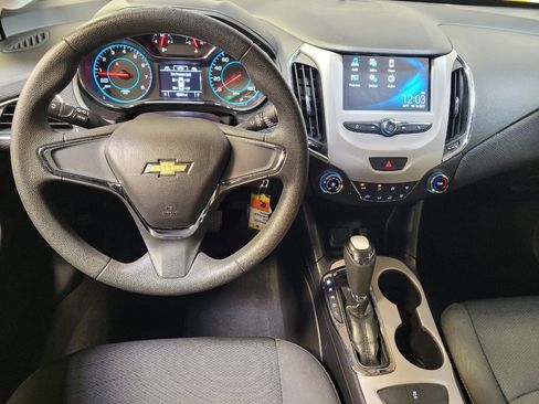 Used 2017 Chevrolet Cruze LS FWD image 22