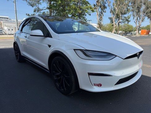 Used 2022 Tesla Model X Plaid image 2