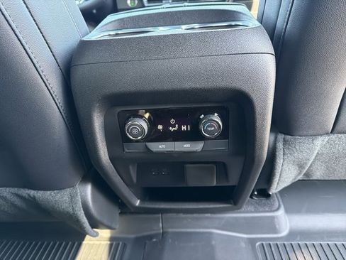 New 2026 Chevrolet Traverse LT image 32