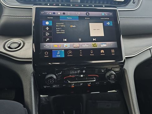 Used 2023 Jeep Grand Cherokee Limited image 20