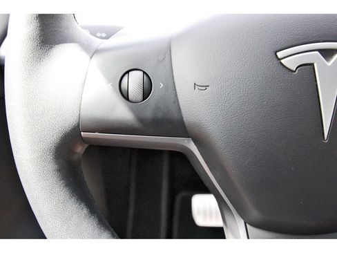Used 2022 Tesla Model Y Performance AWD/4WD image 19