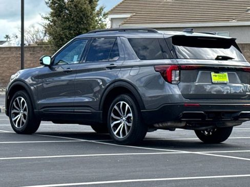 Used 2025 Ford Explorer ST-Line AWD/4WD image 3