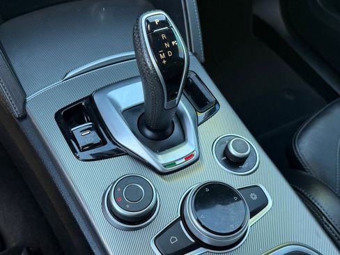 Used 2023 Alfa Romeo Stelvio Veloce image 20