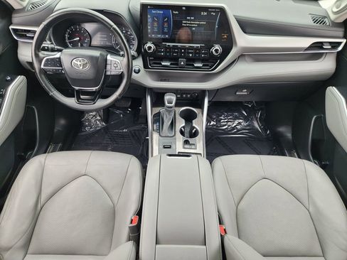 Used 2021 Toyota Highlander Platinum image 19