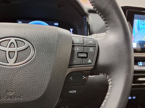 Used 2025 Toyota Camry SE FWD image 27