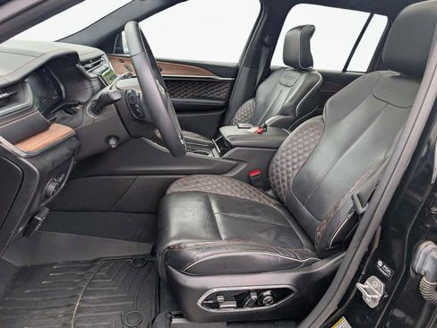 Used 2023 Jeep Grand Cherokee Summit AWD/4WD image 17