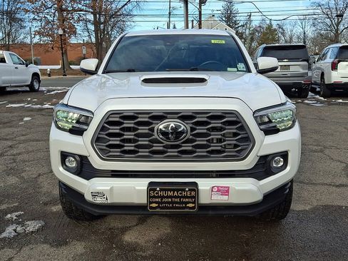 Used 2022 Toyota Tacoma TRD Sport image 2