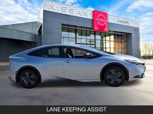 Used 2024 Toyota Prius LE image 6