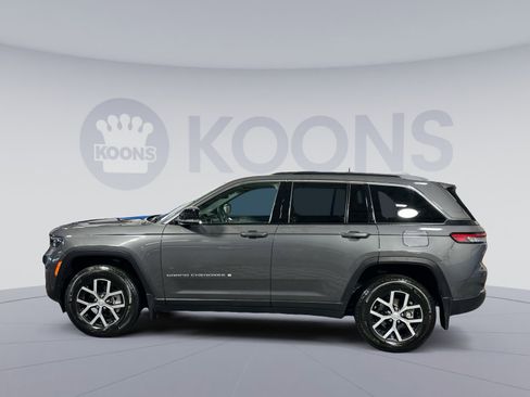 Used 2025 Jeep Grand Cherokee Limited w/ Luxury Tech Group II image 2