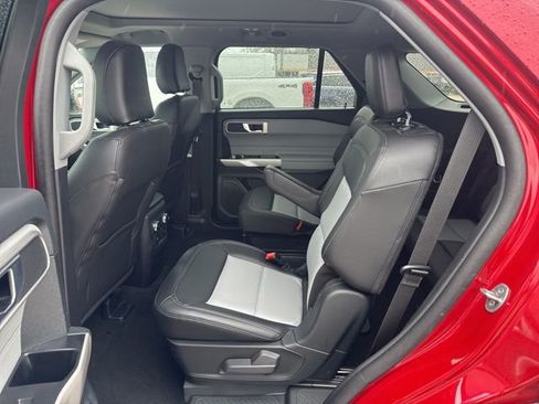 Used 2023 Ford Explorer XLT w/ Equipment Group 202A AWD/4WD image 10