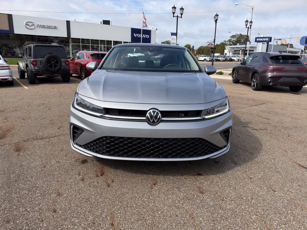 Used 2026 Volkswagen Jetta SE FWD image 2