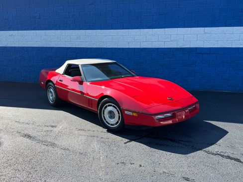 Used 1987 Chevrolet Corvette Convertible RWD image 2