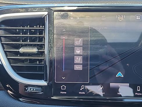 Used 2023 Chrysler Pacifica Limited image 7