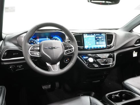 New 2026 Chrysler Pacifica Select FWD image 18