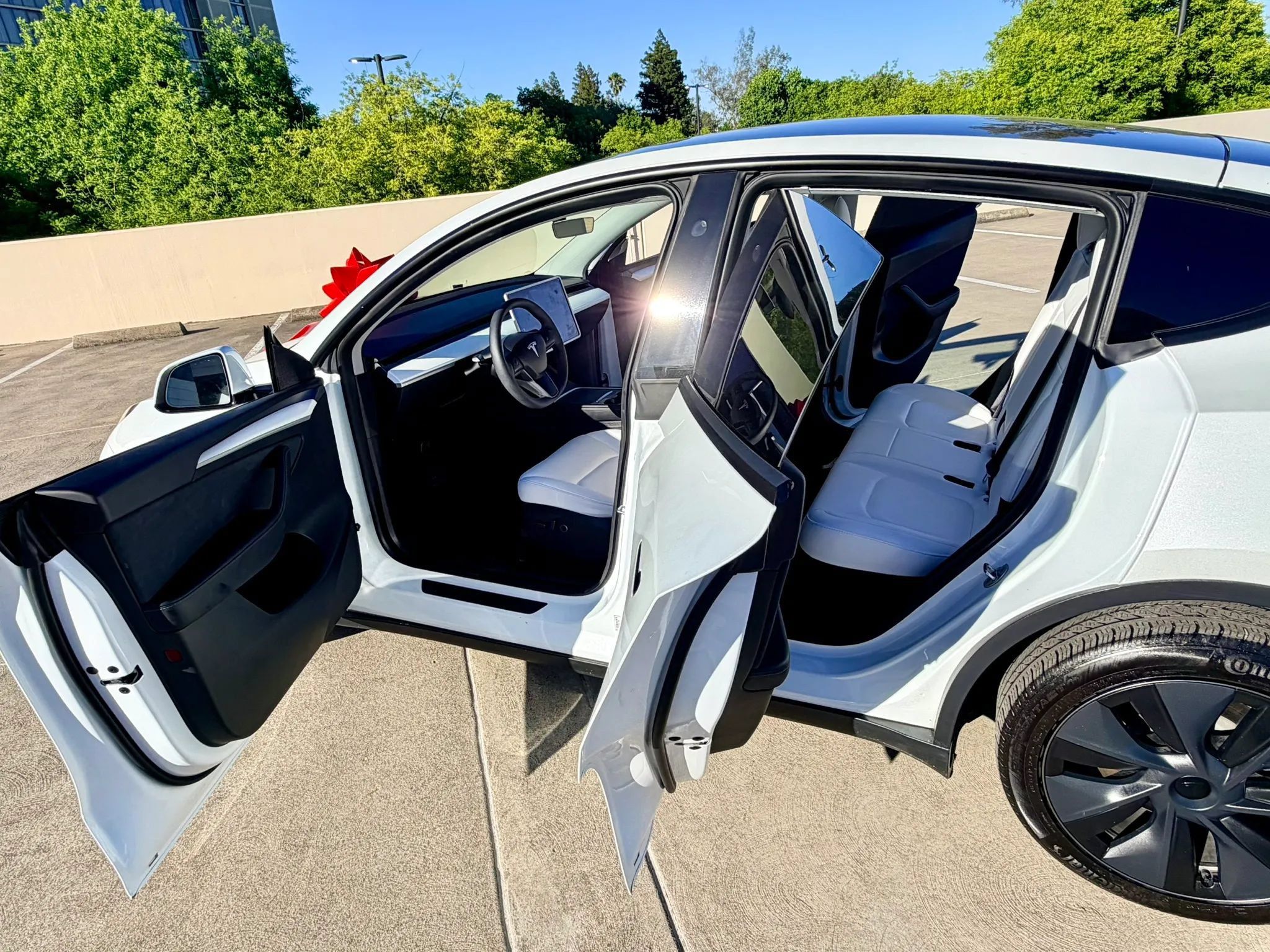 Used 2024 Tesla Model Y Long Range RWD image 33