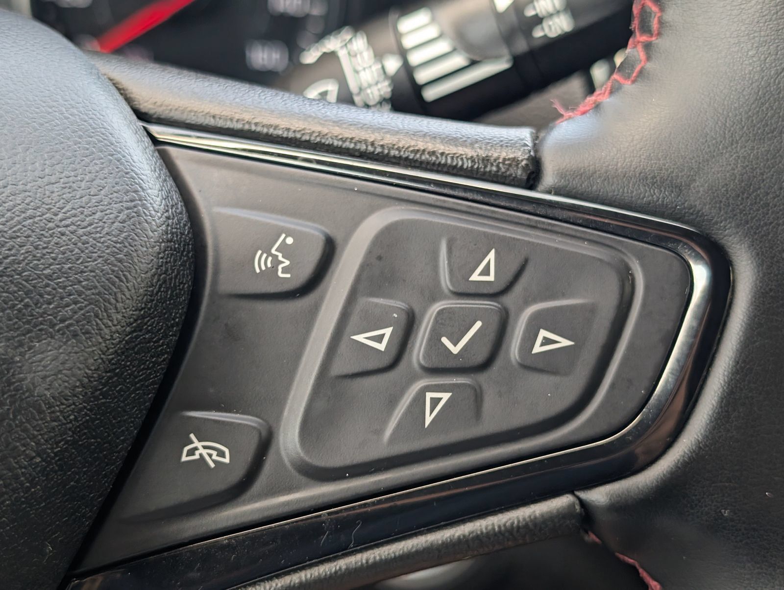 Used 2023 Chevrolet Equinox RS w/ LPO, Floor Liner Package AWD/4WD image 26