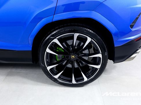 Used 2022 Lamborghini Urus AWD/4WD image 39
