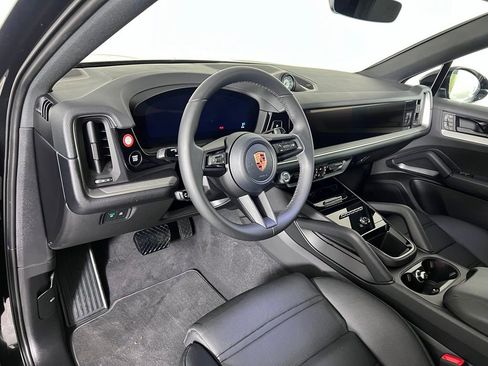 Certified 2026 Porsche Cayenne Coupe AWD/4WD image 4