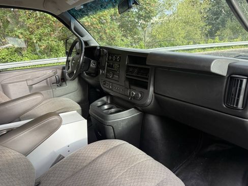 Used 2016 GMC Savana 3500 RWD image 12