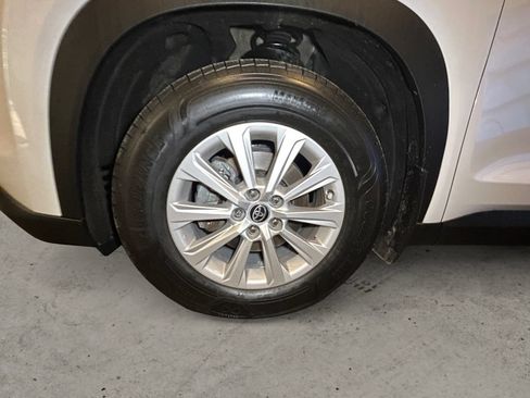 Used 2024 Toyota Grand Highlander AWD image 14