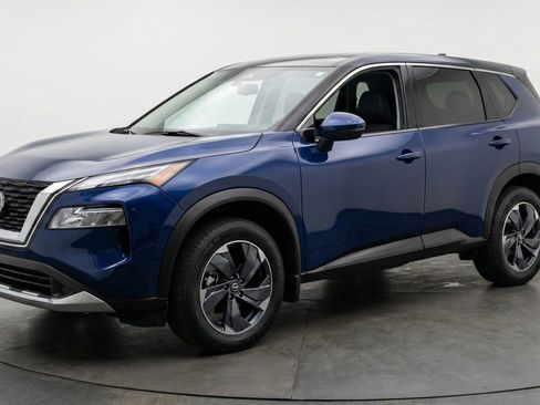 Used 2025 Nissan Rogue SV FWD image 3