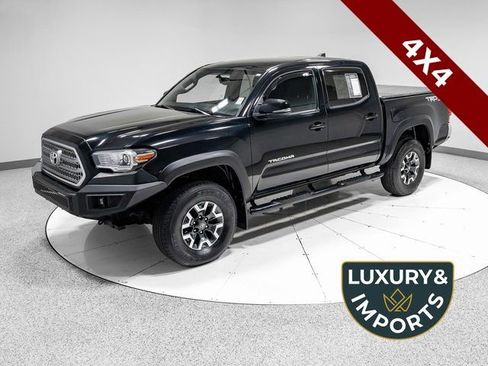 Used 2017 Toyota Tacoma TRD Off-Road w/ Tow Package (A/T) image 1