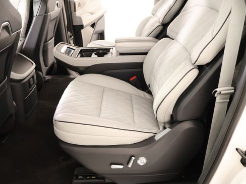 New 2026 Lincoln Navigator L Black Label w/ Black Label Special Edition AWD/4WD image 13