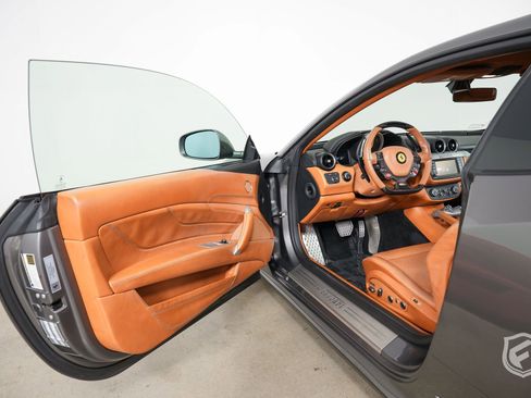 Used 2012 Ferrari FF image 12