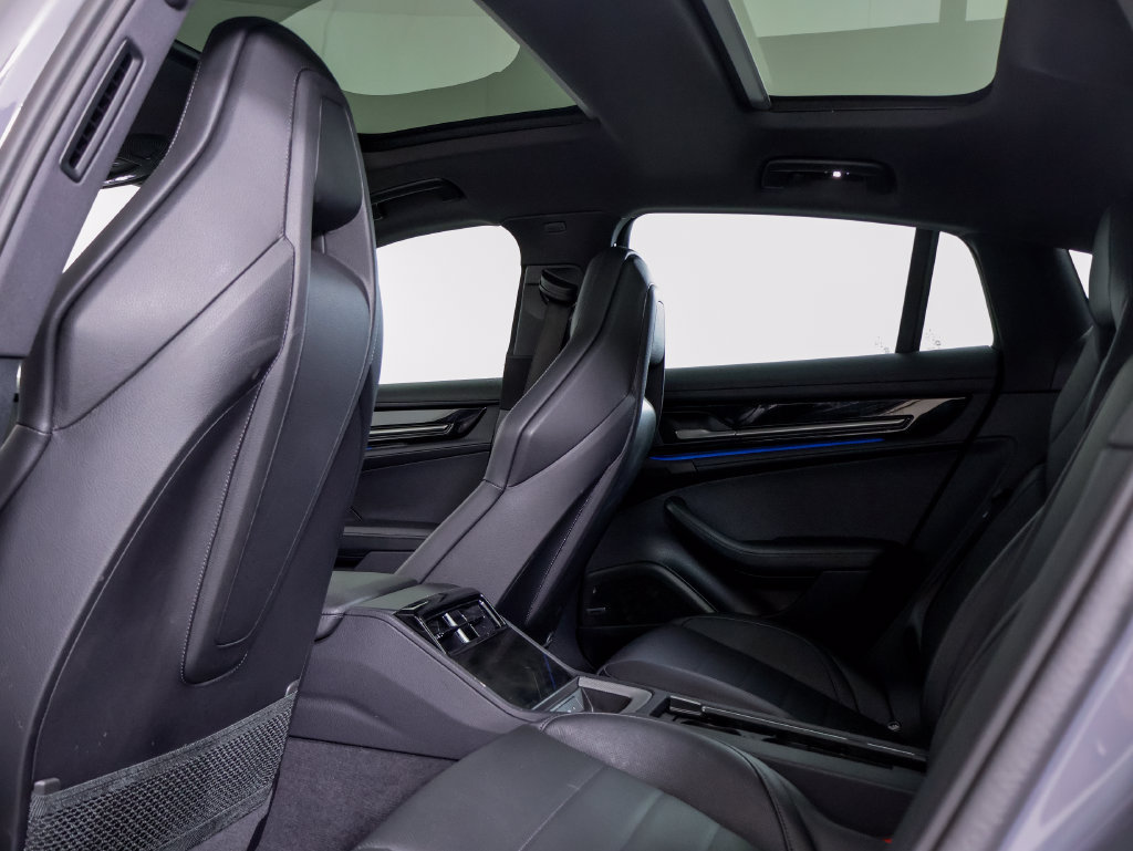 Certified 2025 Porsche Panamera w/ Premium Package RWD image 9