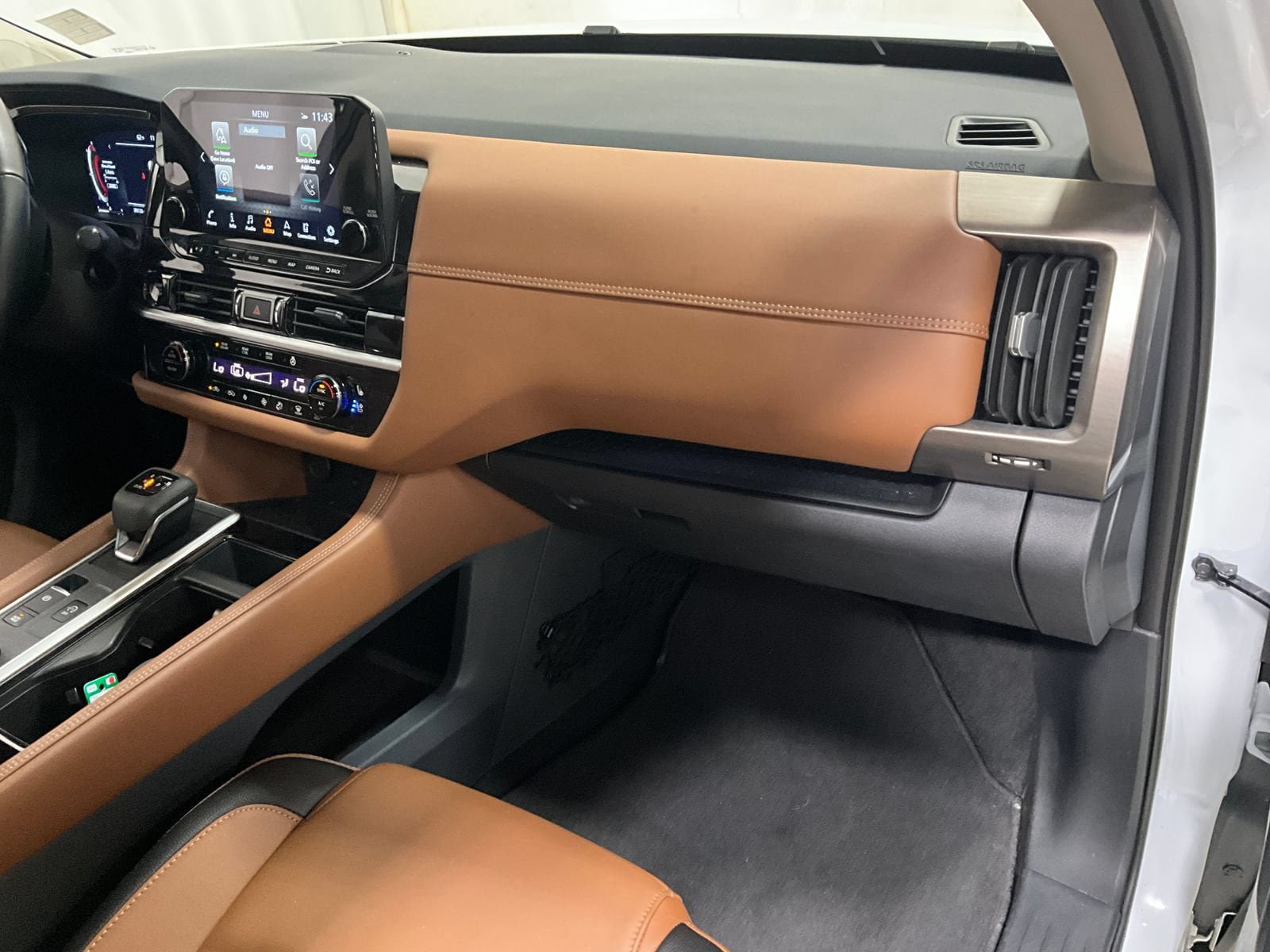 Used 2025 Nissan Pathfinder Platinum w/ Cargo Package AWD/4WD image 16