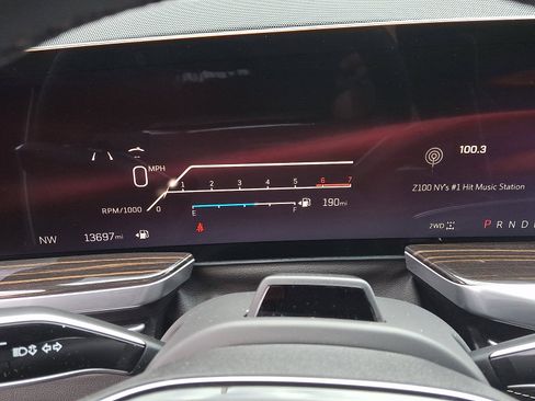 Used 2025 Cadillac Escalade Premium Luxury image 2