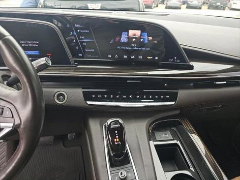 Used 2022 Cadillac Escalade Premium Luxury image 17