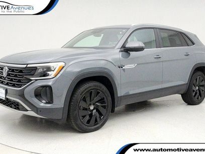Used 2024 Volkswagen Atlas Cross Sport SE w/ Panoramic Sunroof Package