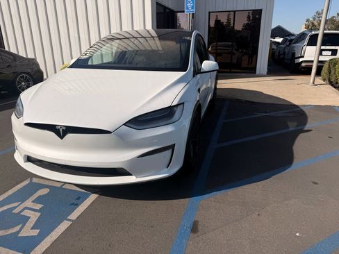 Used 2022 Tesla Model X image 1