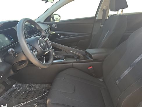 Used 2024 Hyundai Elantra SE FWD image 12