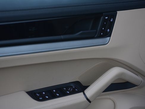 Certified 2025 Porsche Cayenne E-Hybrid Coupe AWD/4WD image 6