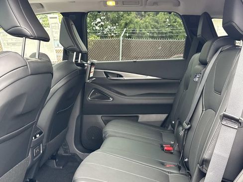 New 2026 INFINITI QX60 Luxe w/ Family Package image 18