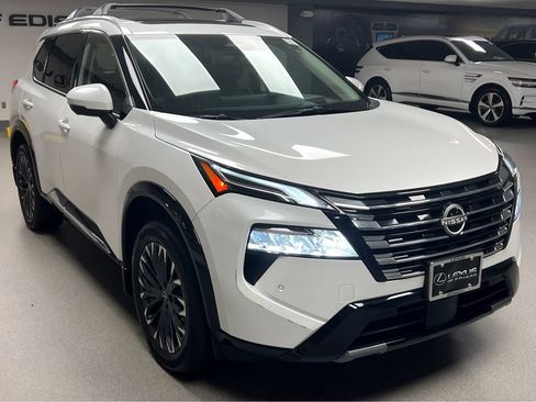 Used 2026 Nissan Rogue Platinum w/ Platinum Premium Package AWD/4WD image 1