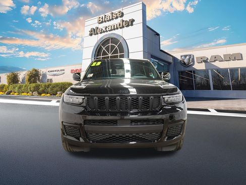 Used 2023 Jeep Grand Cherokee L Laredo AWD/4WD image 12