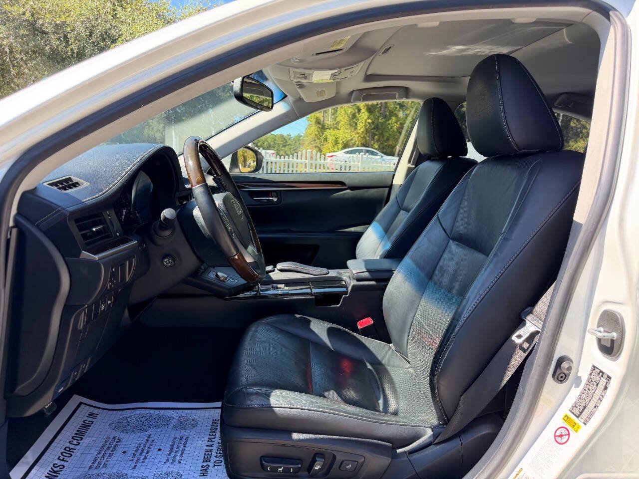 Used 2015 Lexus ES 350 w/ Luxury Package FWD image 10