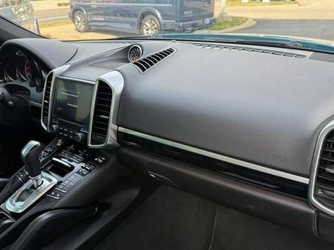 Used 2018 Porsche Cayenne image 10