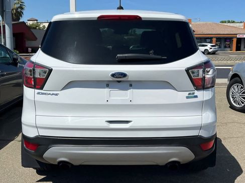 Used 2017 Ford Escape SE image 5