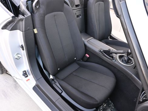 Used 2007 MAZDA MX-5 Miata Touring w/ Suspension Pkg image 19