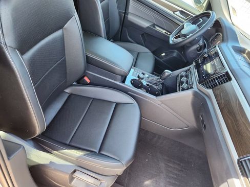 Certified 2023 Volkswagen Atlas SE w/ Panoramic Sunroof Package AWD/4WD image 11
