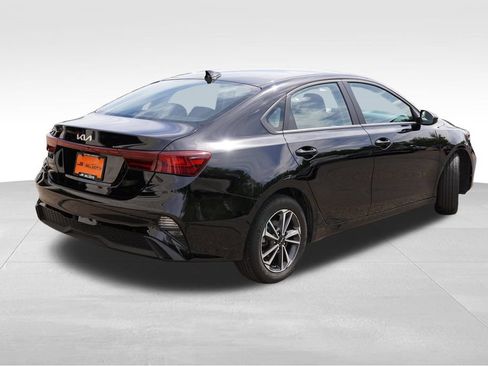Certified 2024 Kia Forte LXS FWD image 5