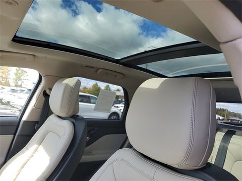 New 2026 Lincoln Corsair Reserve image 8